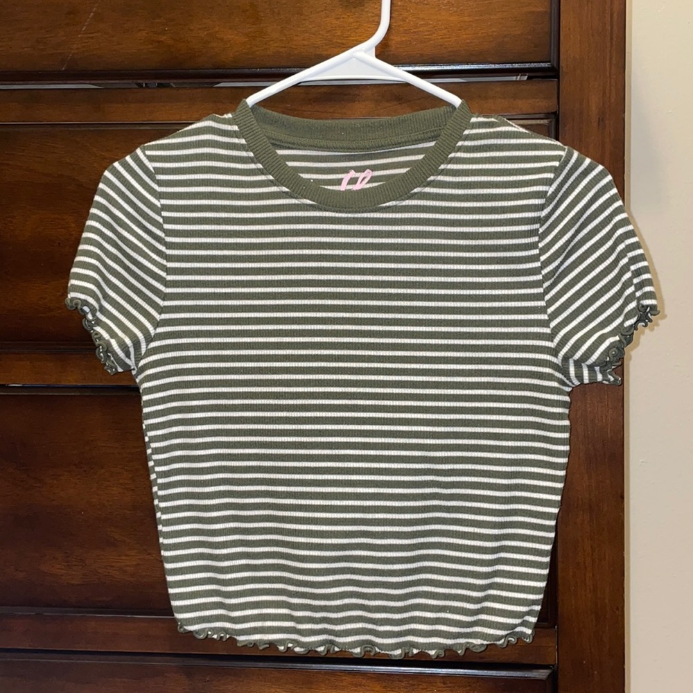 Semi crop top